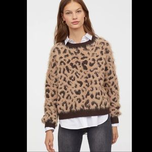 Bogo 50% off H&M fluffy fuzzy leopard print sweater animal print cropsz small